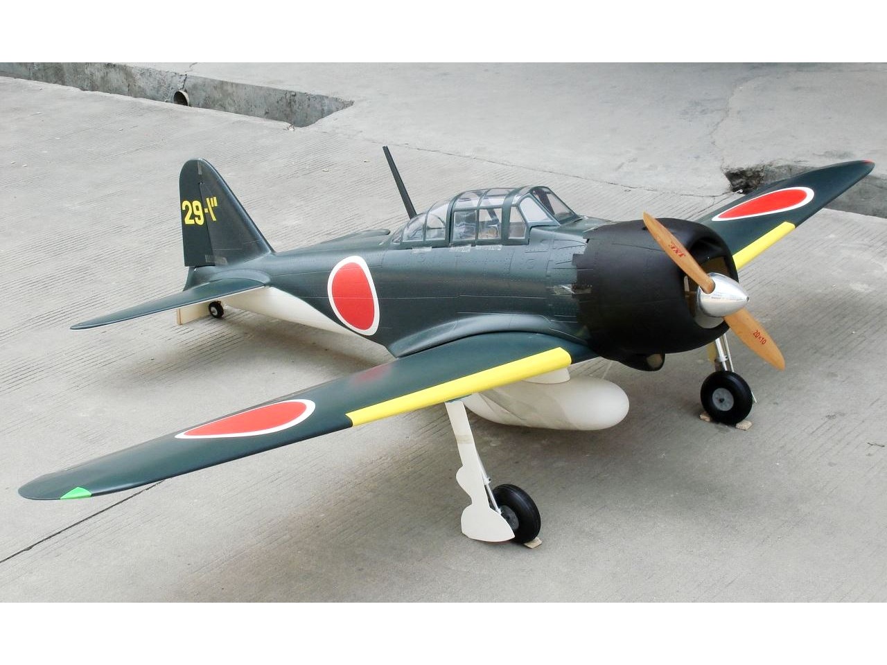 Zero Fighter, 60-100ccm, Spw 2320mm, ARF-Modell von CYModel