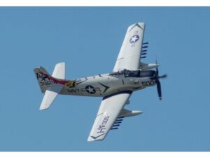 Full Composite A-1H Skyraider, 80-120ccm, Spw 2440mm, ARF-Modell, CYModel