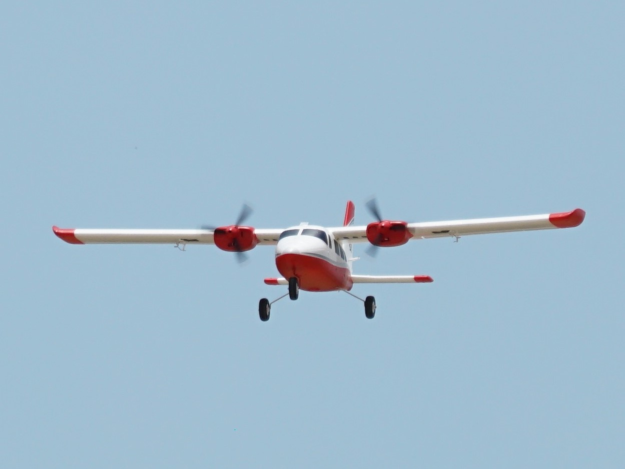 Partenavia P68, Spw 850mm, PNP-Set in rot von XFLY-Model – Bild 3