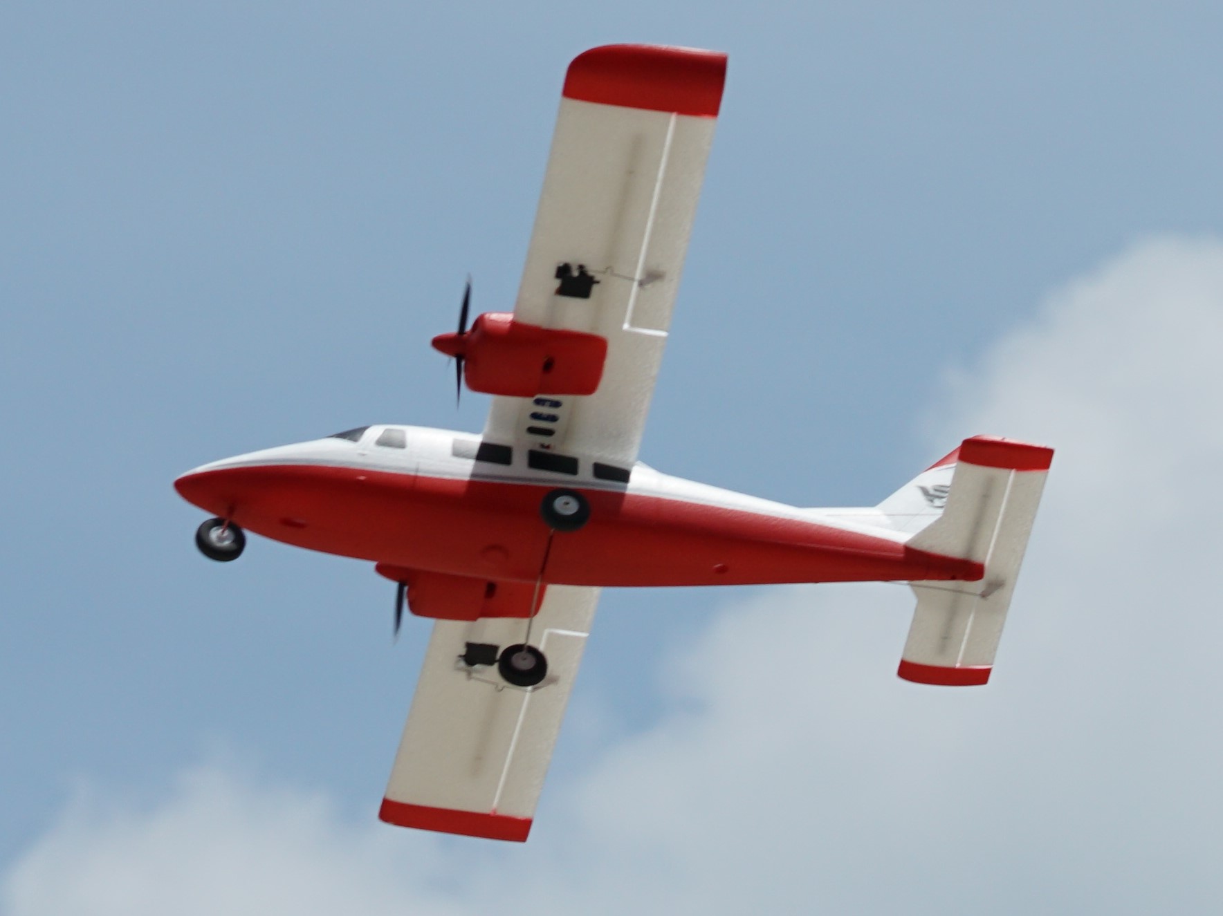 Partenavia P68, Spw 850mm, PNP-Set in rot von XFLY-Model – Bild 5
