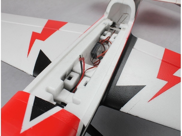 Sbach 342 Aerobatic, Spw 1250mm, PNP-Modell aus EPO von Dynam – Bild 6