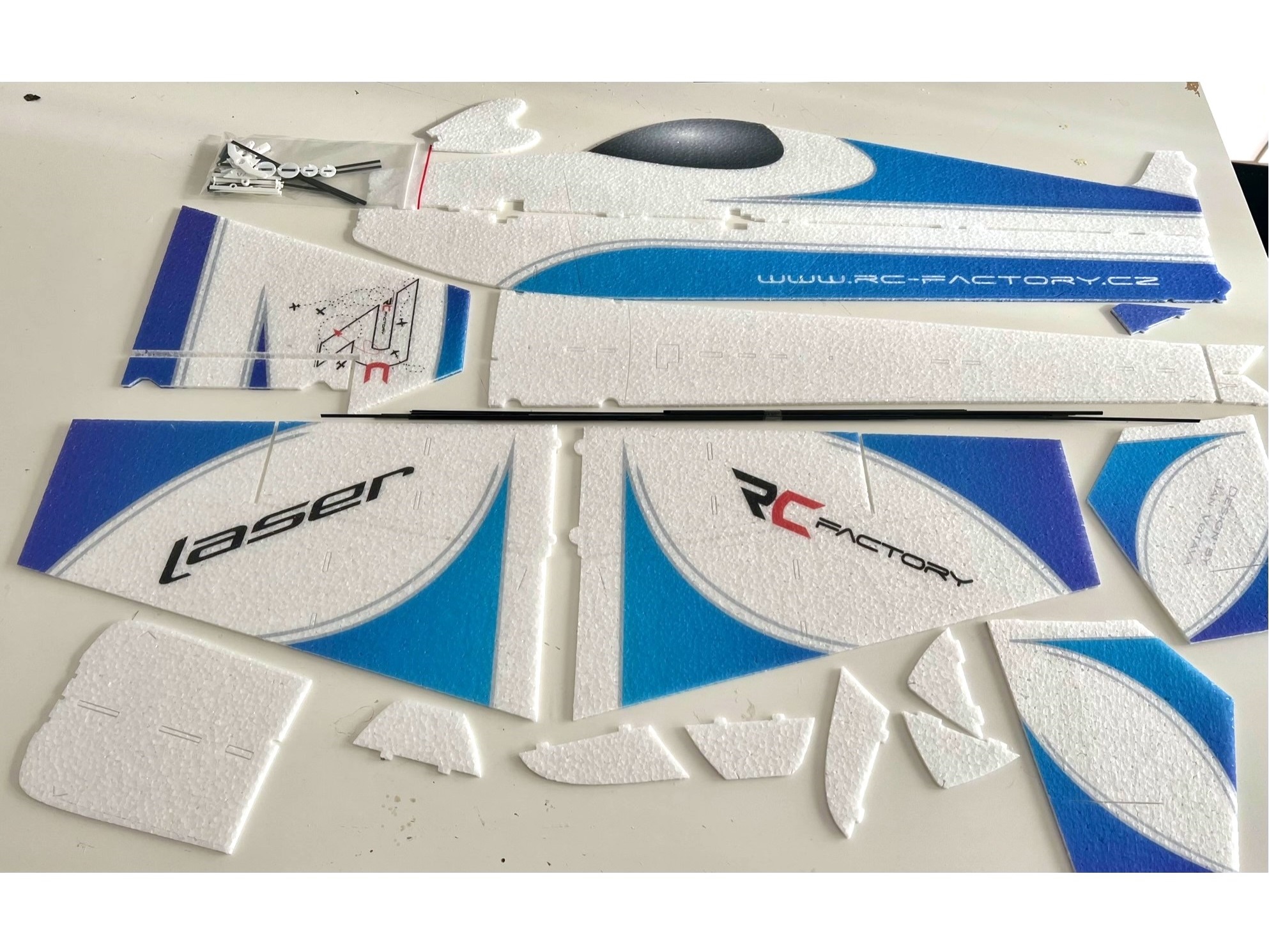 Laser 200 - Mystery Plane, Spw 855mm, KIT-Version aus EPP von RC-Factory – Bild 2
