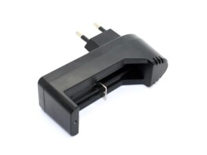 Ladegerät 230V für Li-Ion Akku 18350/18500/18650 usw.