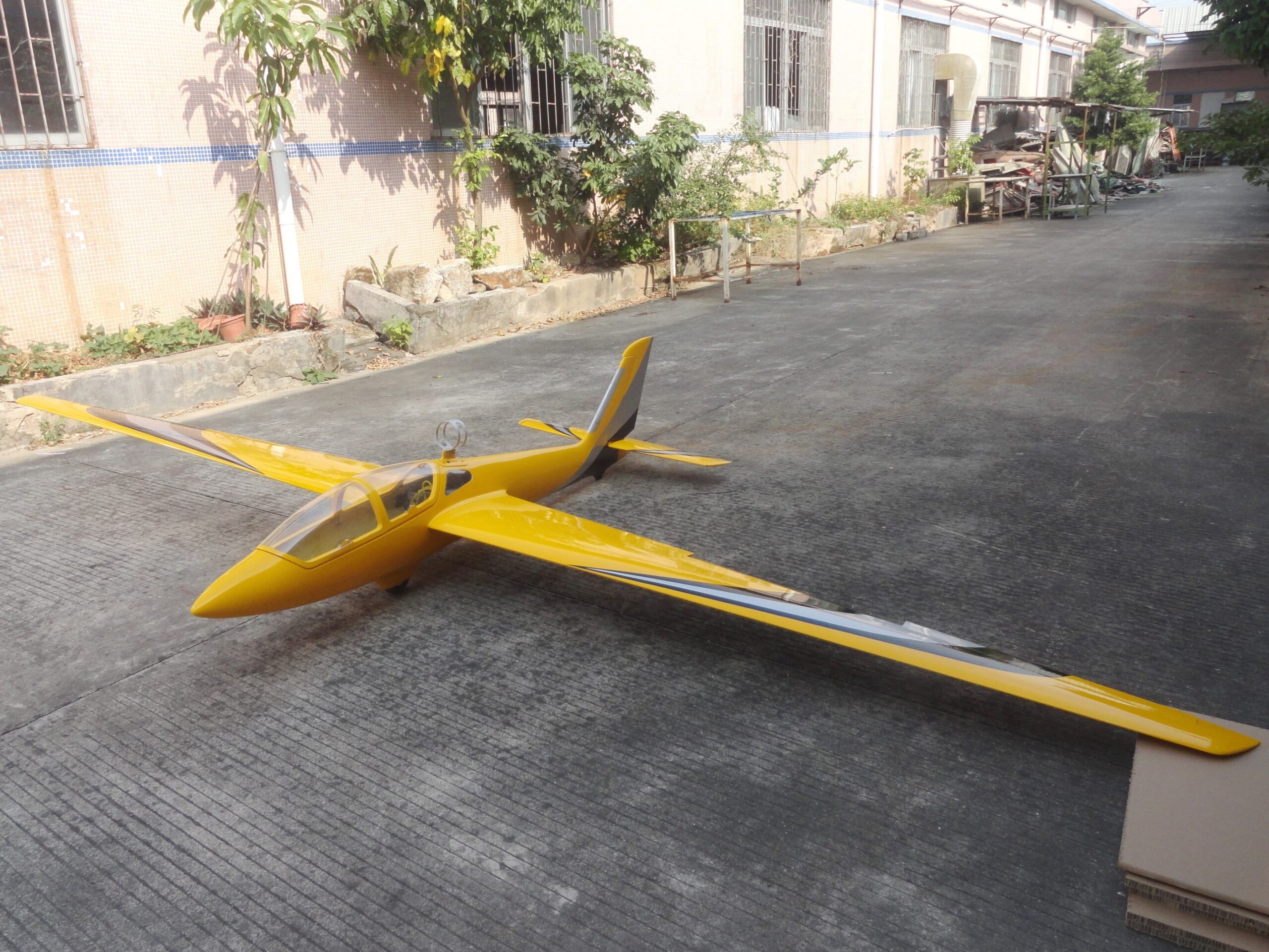 FOX Segler - Spw 4660 mm - L 2460 mm - FeiBao - Schema Yellow