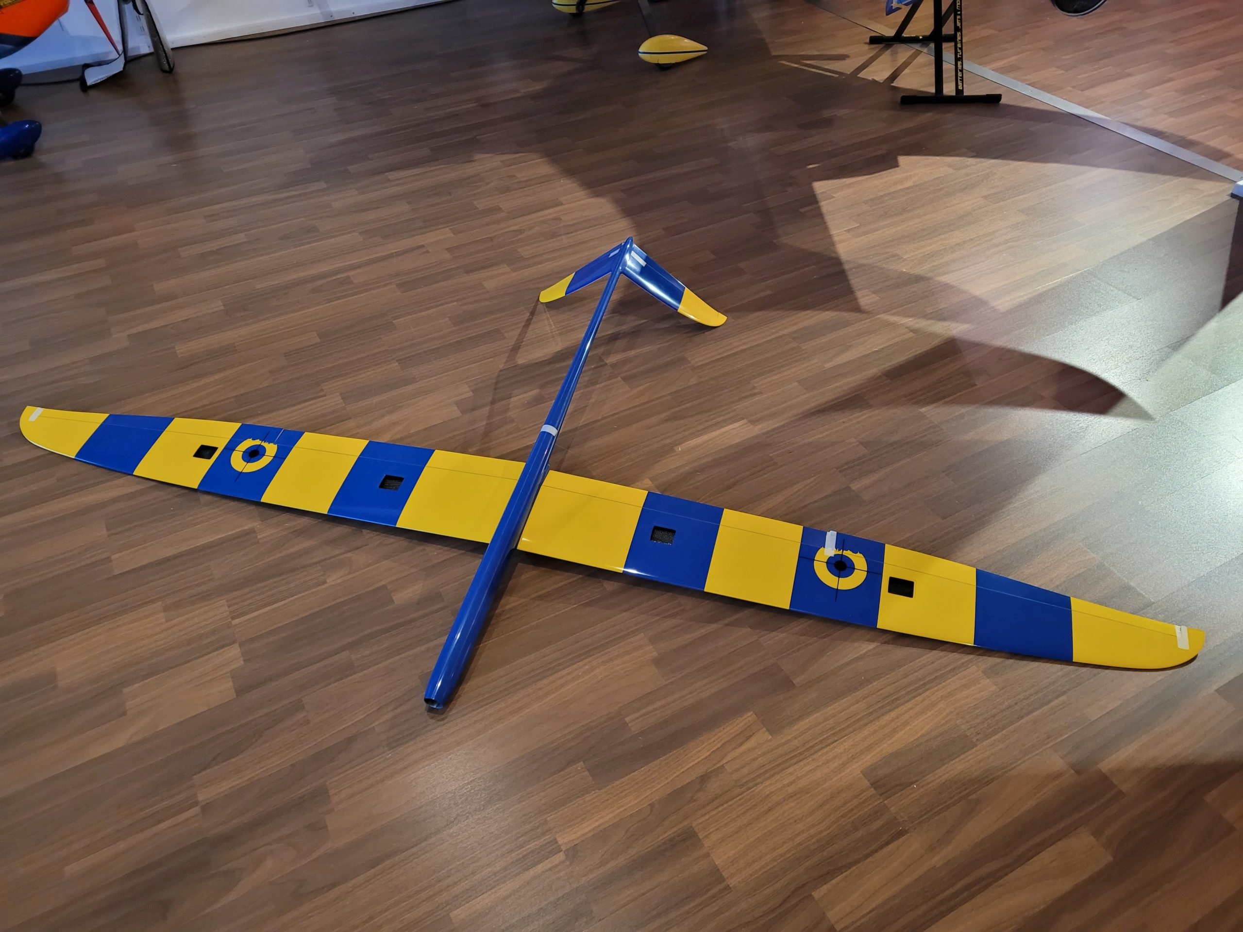 Shooter Elektro Segelflugzeug Spw 2800mm Voll CFK - blau gelb – Bild 2
