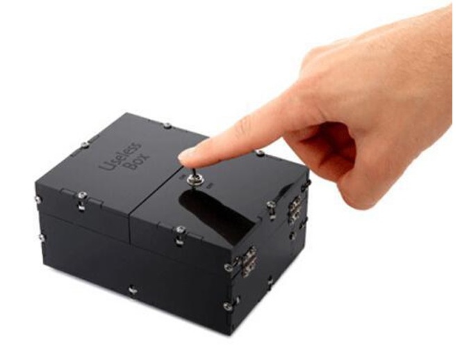 Useless Box - die überflüssigste Maschine aller Zeiten - fertig aufgebaut – Bild 3