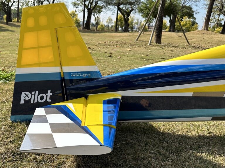 Edge 540 V3 - 103'' 2643mm - Pilot-RC 02 – Bild 5