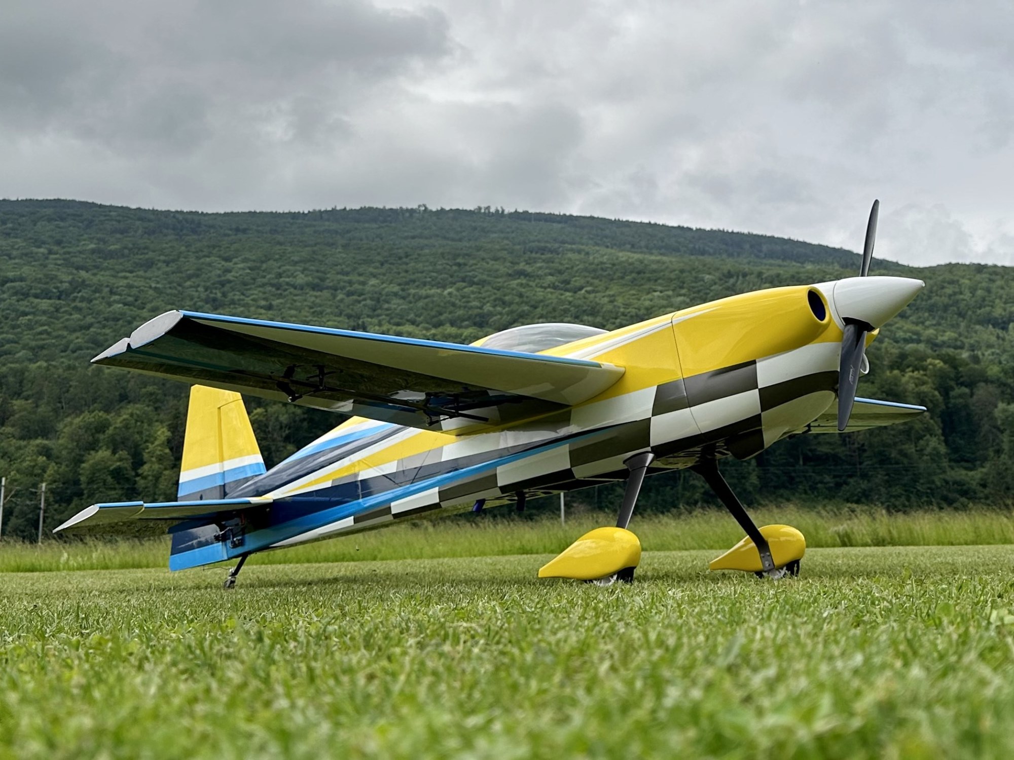 Edge 540 V3 - 103'' 2643mm - Pilot-RC 02 – Bild 3