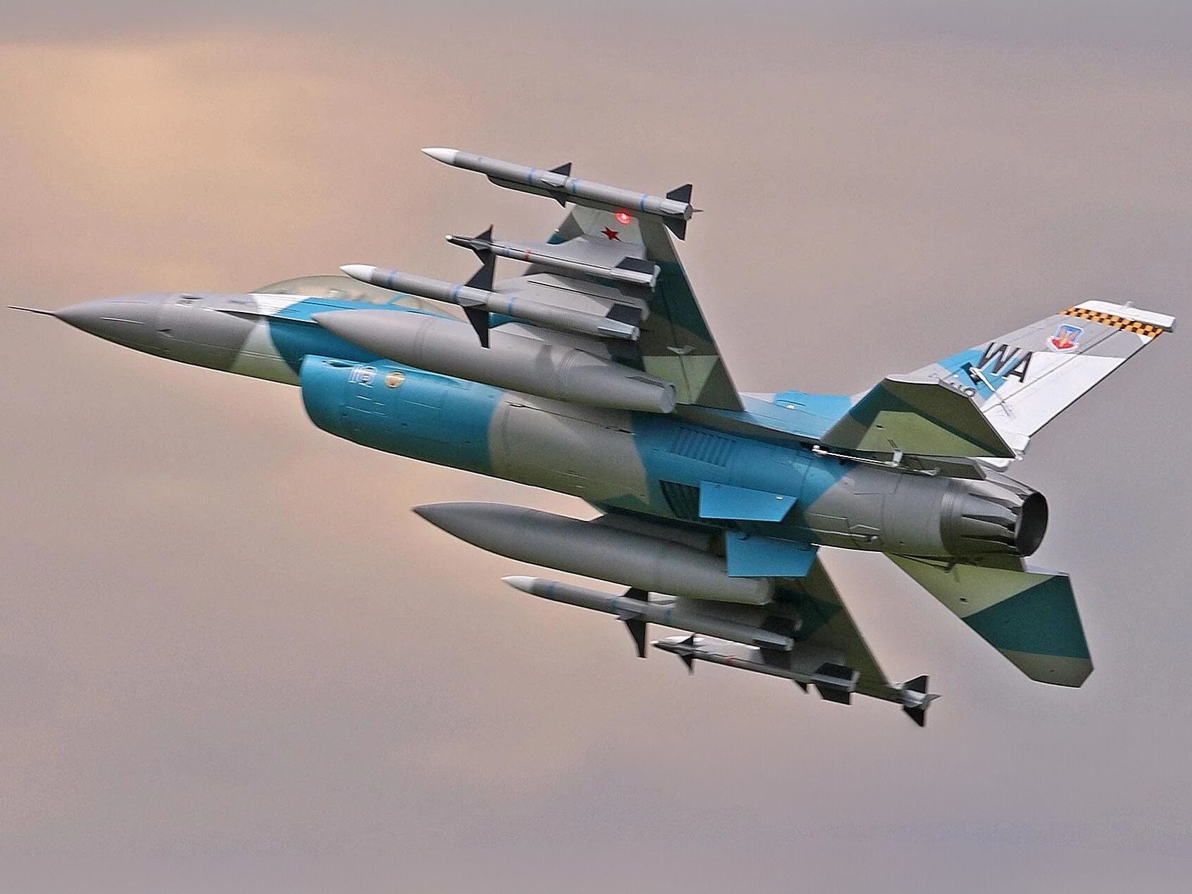 Falcon F-16C V2 - 90mm EDF Jet - Spw 955mm, ARF Plus - Freewing – Bild 2
