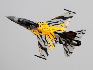 2.5m F-16 The X - Tiger - Turbinen Jet 1/6, ARF-Set mit EZFW, Pilot-RC