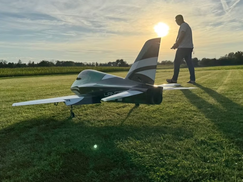 FTL Innovation - LANCER 2.1m Sport Jet mit Einziehfahrwerk – Bild 4