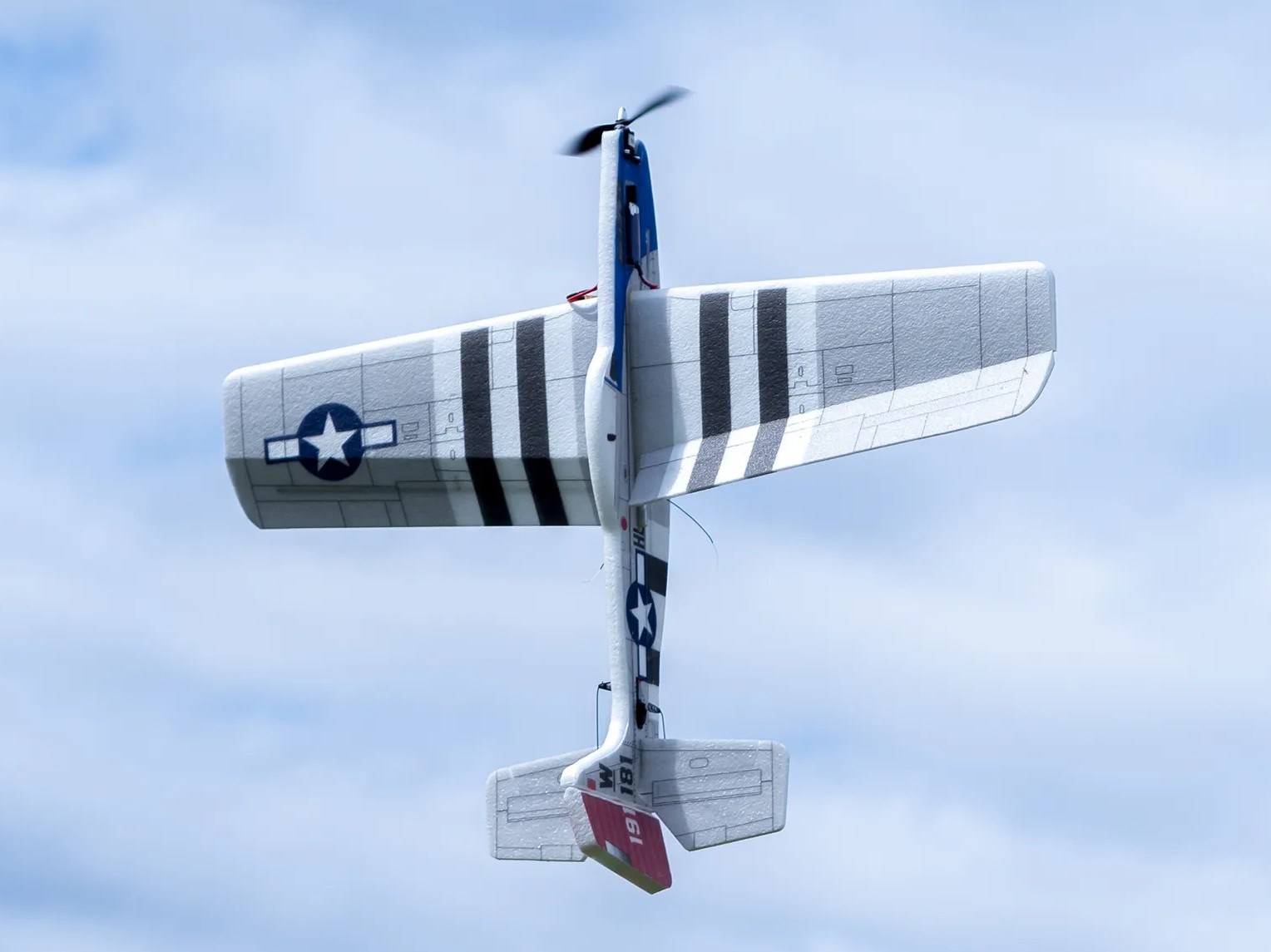 P-51 Mustang 3D Backyard, Spw 1000mm, KIT-Bausatz aus EPP von DW-Hobby – Bild 3