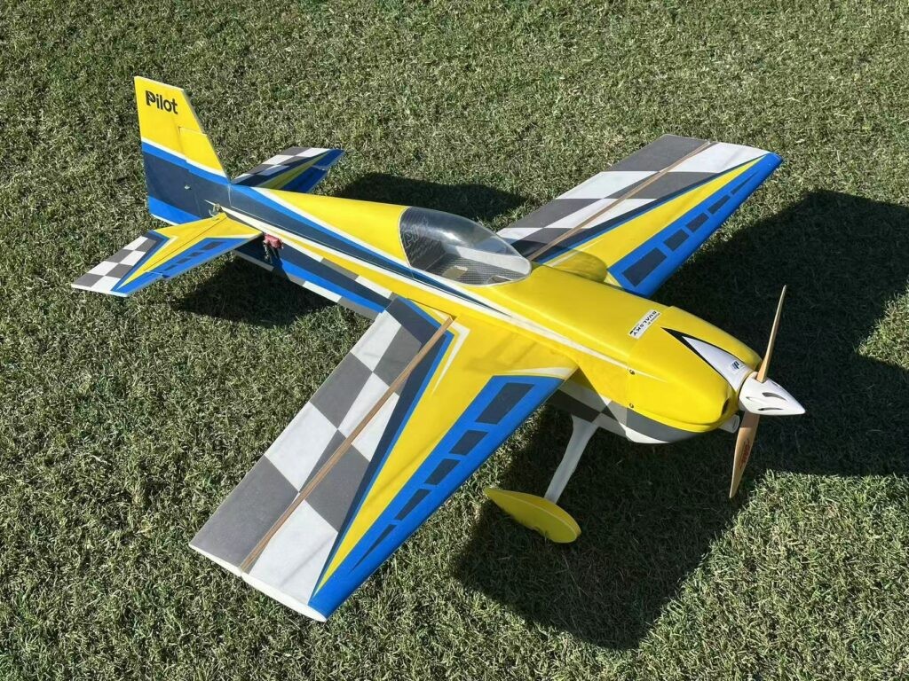 Edge 540 39" Elektro, Spw 965mm, ARF-Set, Gelb/Blau PILOT-RC – Bild 5