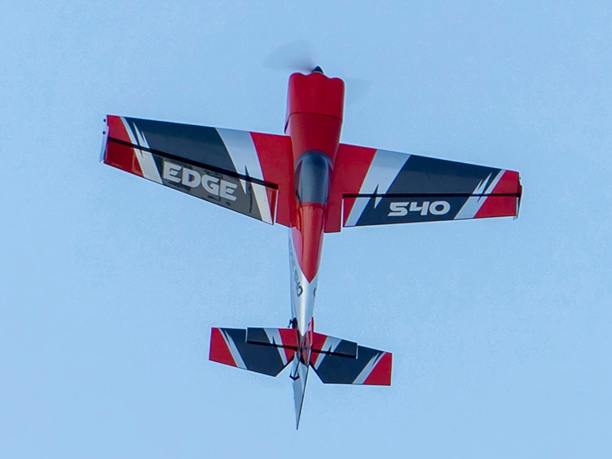 Edge 540 - 60 Zoll, Spw 1550mm, elektro ARF-Modell von DW-Hobby