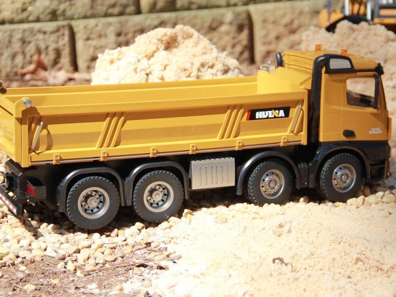 RC LKW - Truck 4-Achs 8x8 Lastwagen - RC Kipper 1:14 - 1536 Huina – Bild 2