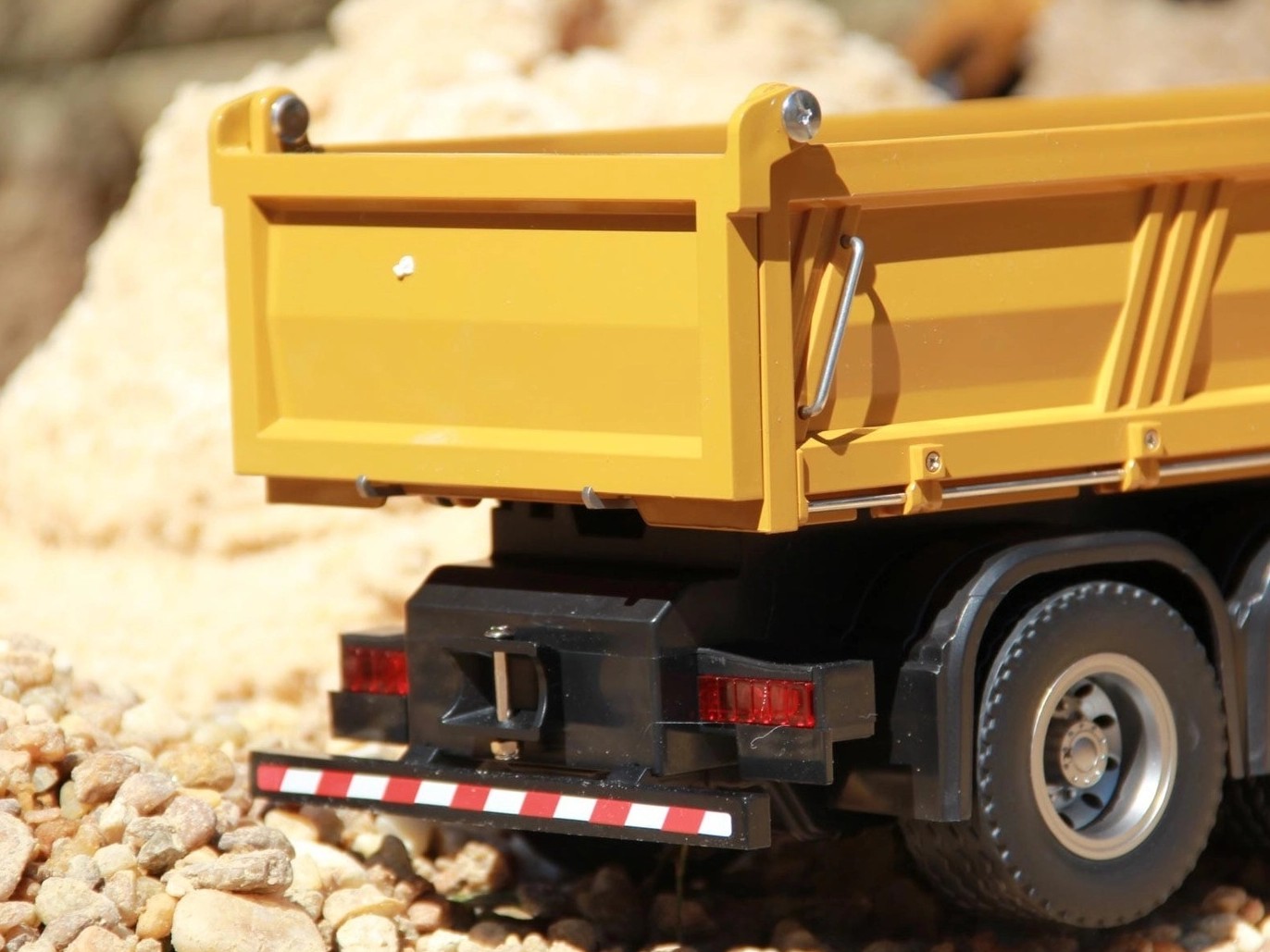 RC LKW - Truck 4-Achs 8x8 Lastwagen - RC Kipper 1:14 - 1536 Huina – Bild 5