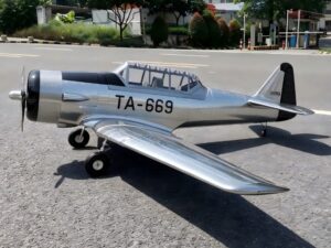 Full Composite AT-6 Texan - silber, 60-80ccm, Spw 2590mm, ARF-Set - CYModel