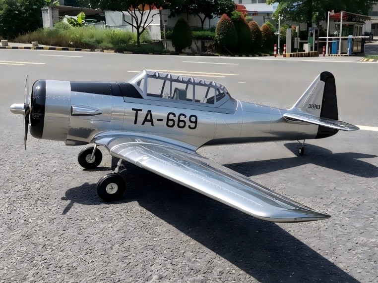 Full Composite AT-6 Texan - silber, 60-80ccm, Spw 2590mm, ARF-Set - CYModel